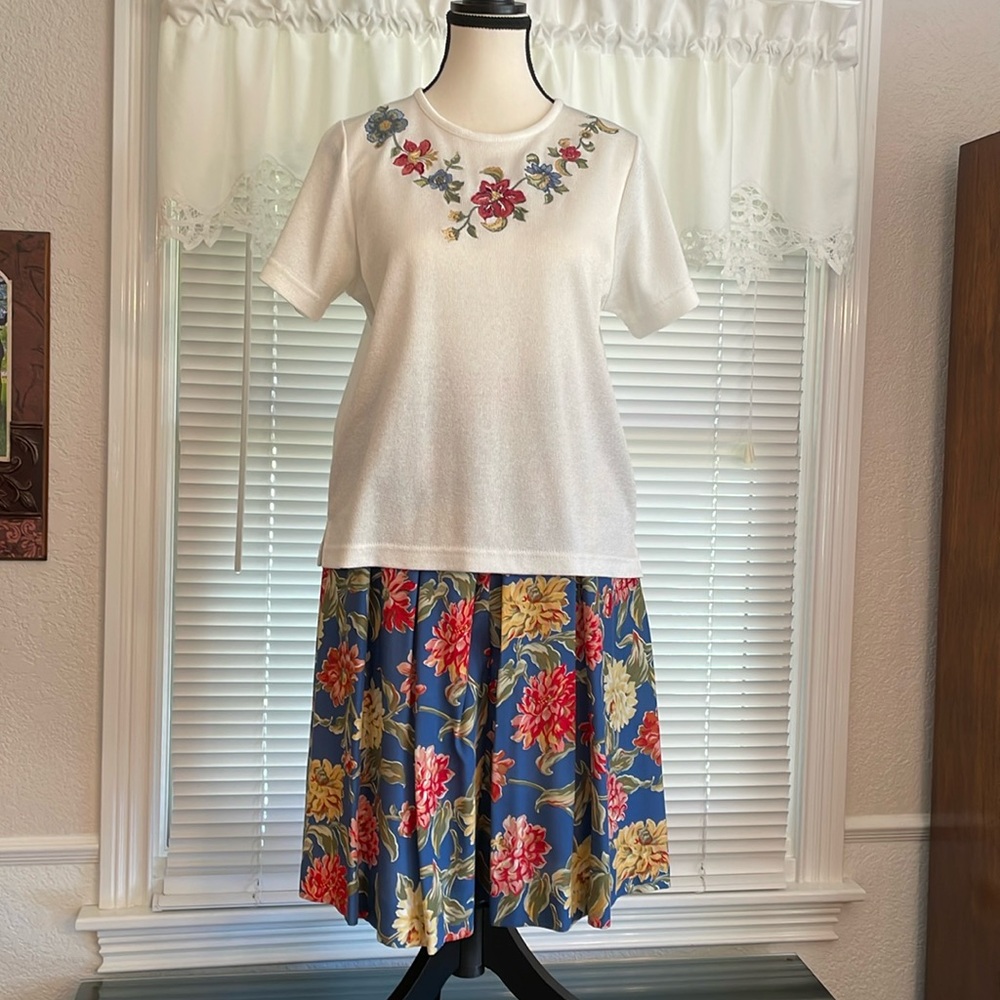 Vintage 90’s Susan Bristol skort and sweater set. Size 6